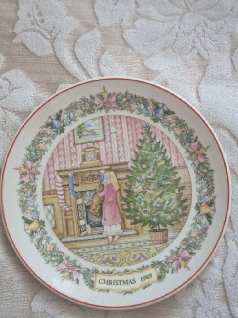 Wedge wood Christmas 1989 plate 