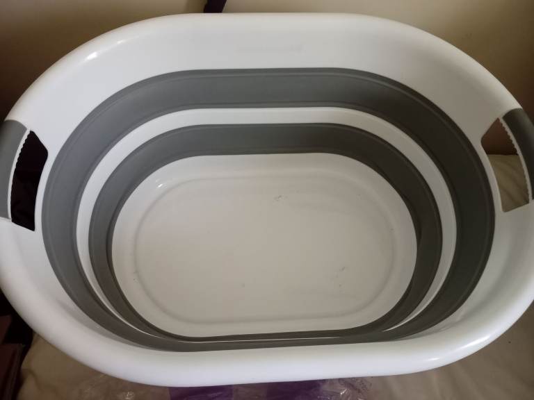 Russell hobs collapsible bath