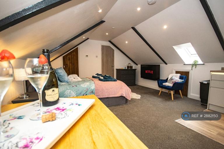 Studio flat in Thomas Chambers, Camborne, TR14 (#2882150)