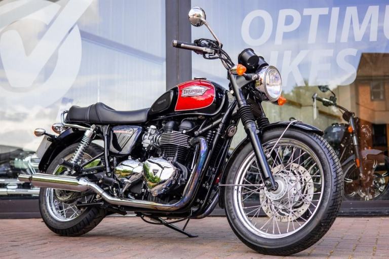 Triumph Bonneville T100 SUPER LOW MILES ! STUNNING