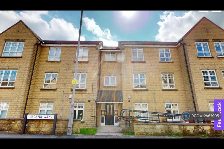 3 bedroom flat in Jacana Way, Bradford, BD6 (3 bed) (#2867095)