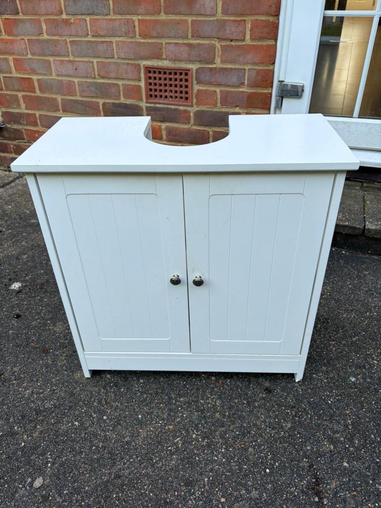 Bathroom sink cabinet 