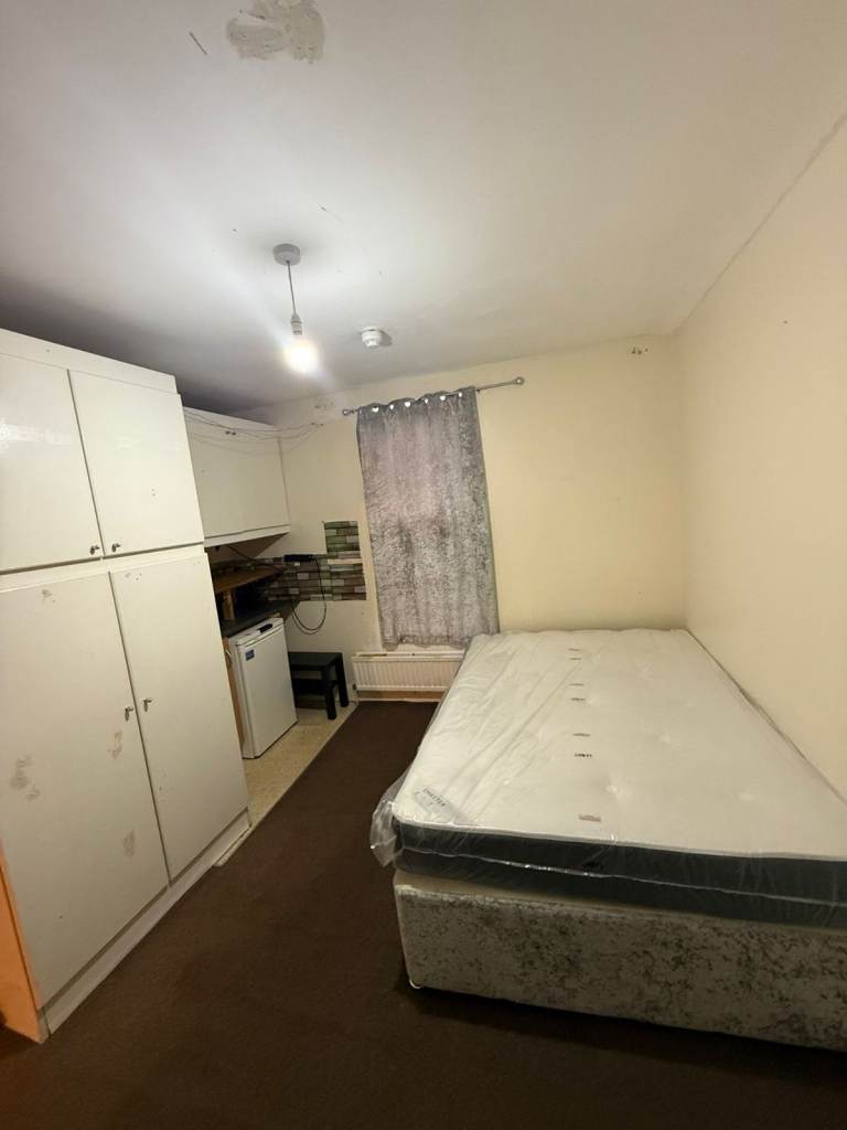 BENEFITS ACCEPTED - Studio Flat Available On Portland Rd, London SE25 4SL for £950pm