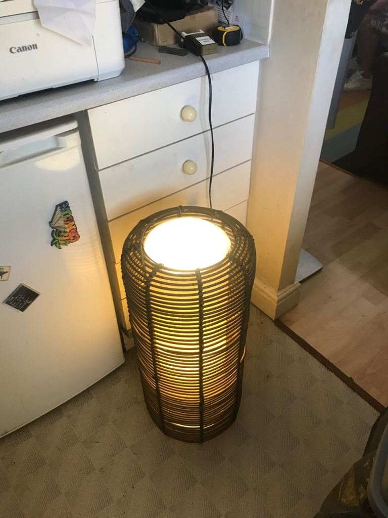 Wicker free standing lamp 