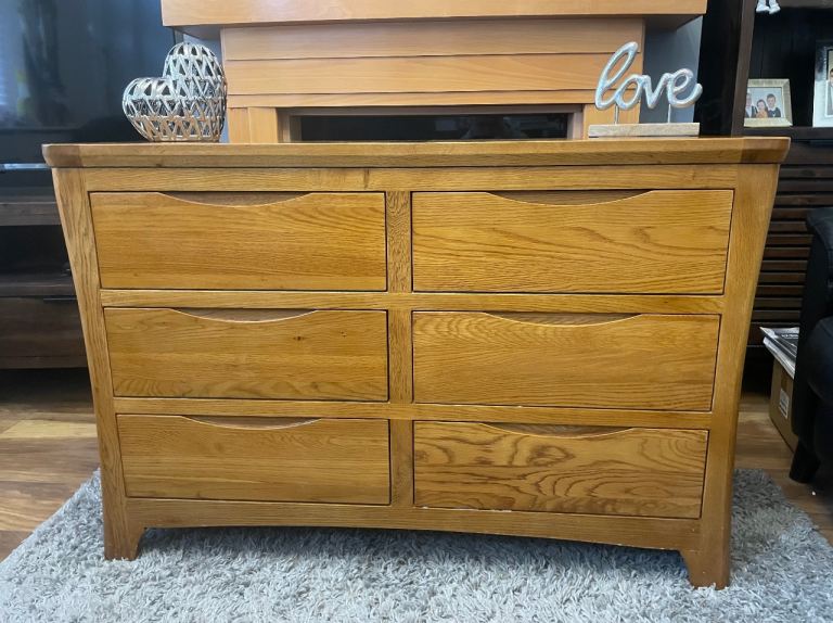 Oak chest of 6 wide drawers