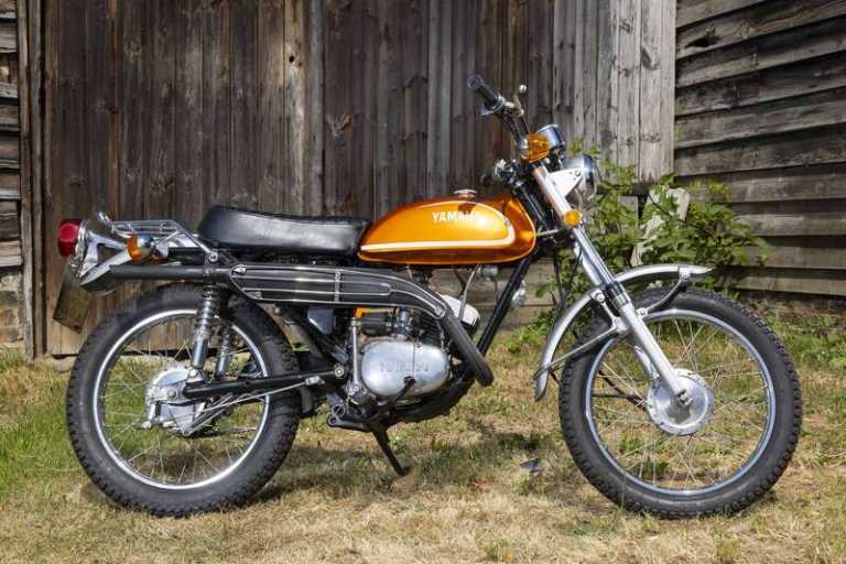  Yamaha AT1 Manual
