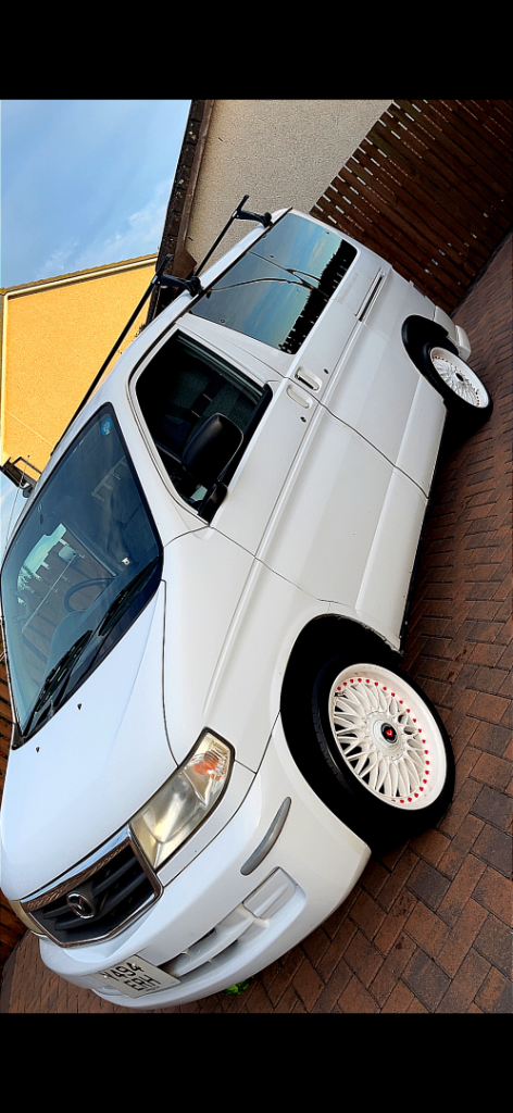 Mazda Bongo Friendee 2001, 2000 (cc)