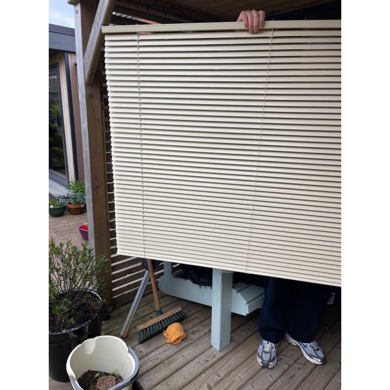 Cream metal Venetian blind