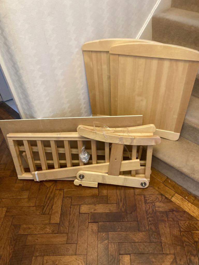 Rocking cot that glides from side to side