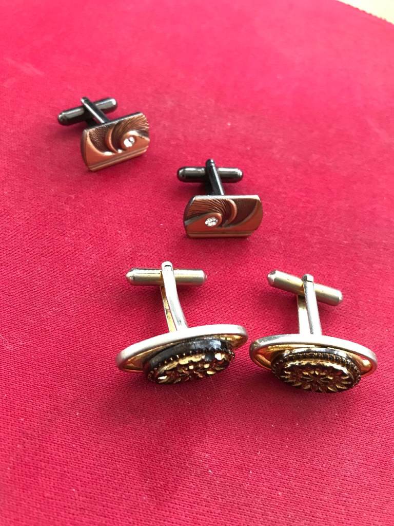 image for MEN,S VINTAGE 2 PAIRS OF CUFFLINKS ,BARGAIN