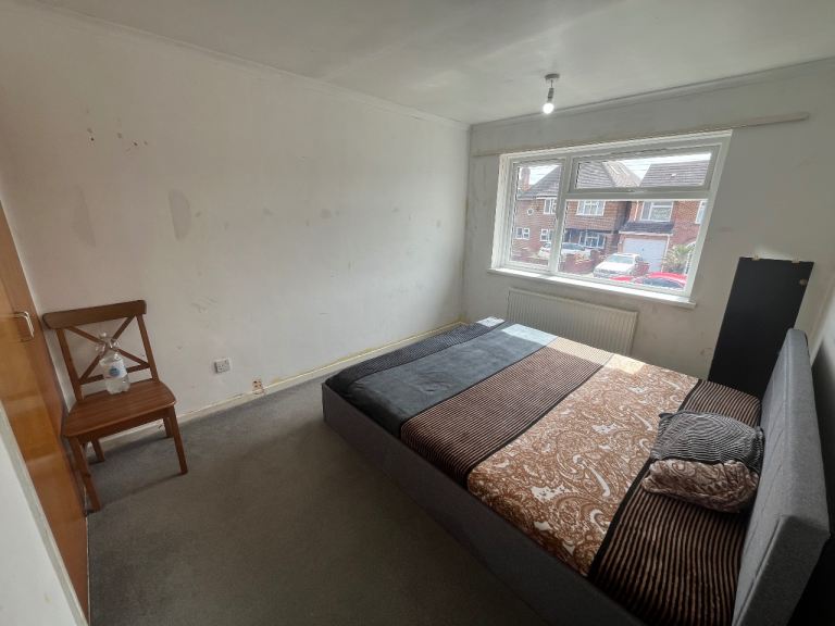 Extra large room to rent 