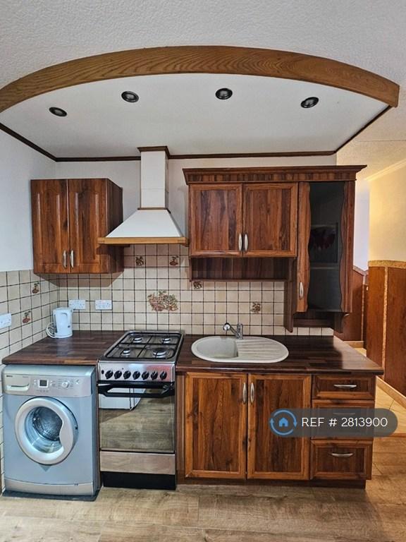 2 bedroom flat in High Street West, Sunderland, SR1 (2 bed) (#2813900)