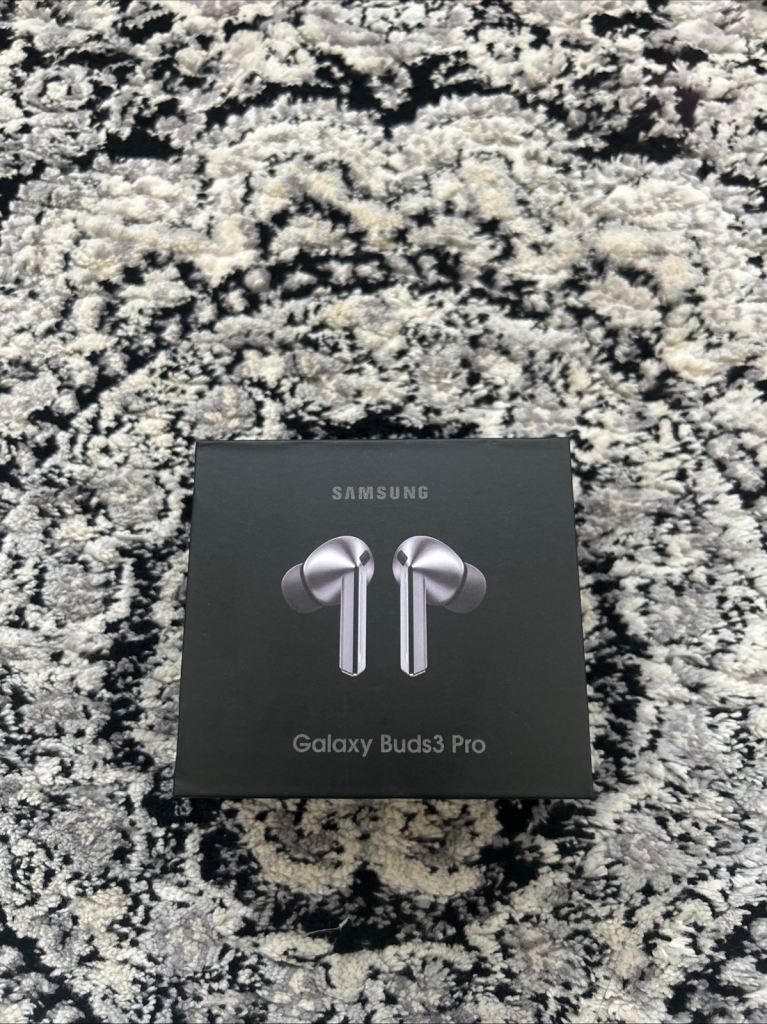 Samsung Galaxy Buds 3 Pro- Silver brand new 