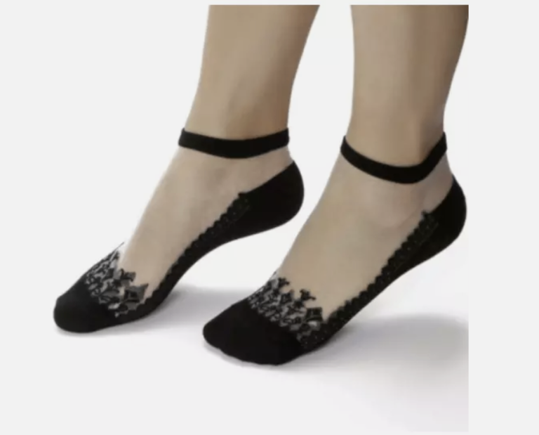 BULK BUY SOCKS.GREAT FOR CAR BOOT SALES ETC.(600+ Prs)