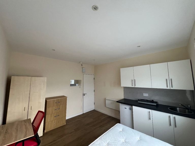 Spacious studio 5, Temple Fortune, NW11