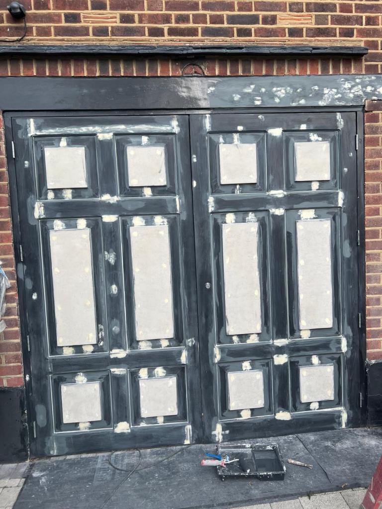 Ad Title: Painter & Decorator in West London