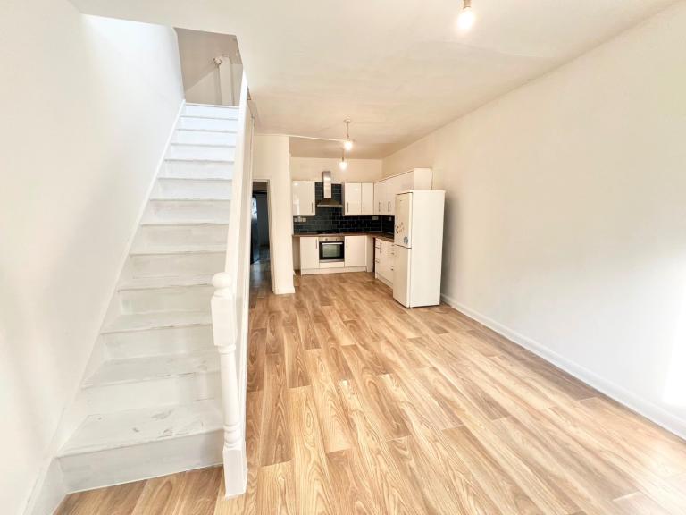 2 Bedroom Flat to Rent – Downs Road, Luton, LU1 