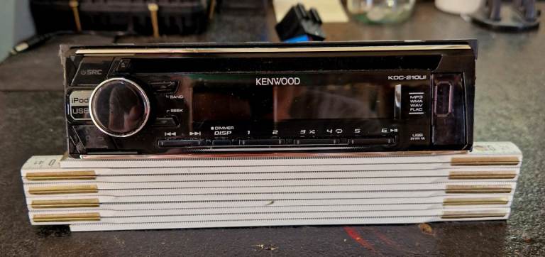 Kenwood KDC-210UI Car Stereo