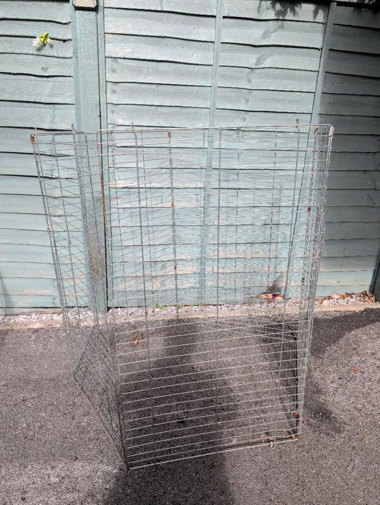 Free puppy pen / pet barrier