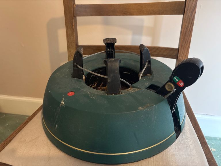 Christmas Tree Stand - Green, Good Condition