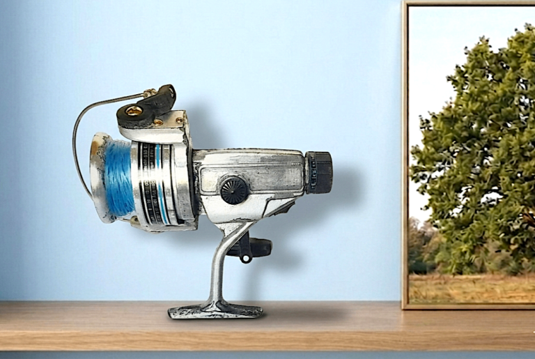 VINTAGE FISHING REEL - SHAKESPEARE ALPHA X050 GREY / SILVER with TWINE - 4 : 6 ; 1 gear ratio