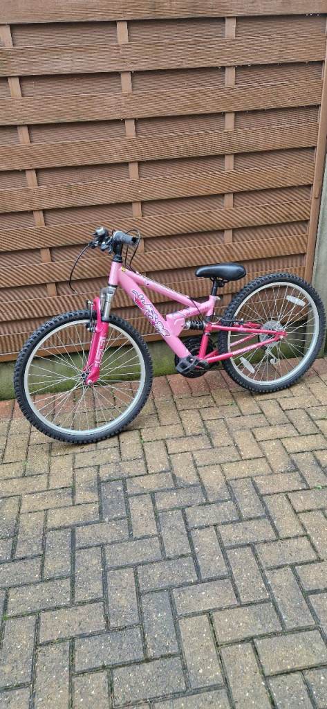 APOLLO FS 24 MOUNTAIN BIKE. VERY GOOD CONDITION. REQUIRES FRONT BRAKE PADS.