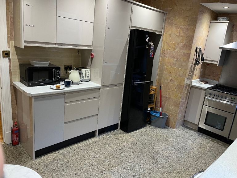 Elegant Double Room in SE18 (£680). Ideal for Professionals, Students 🌟