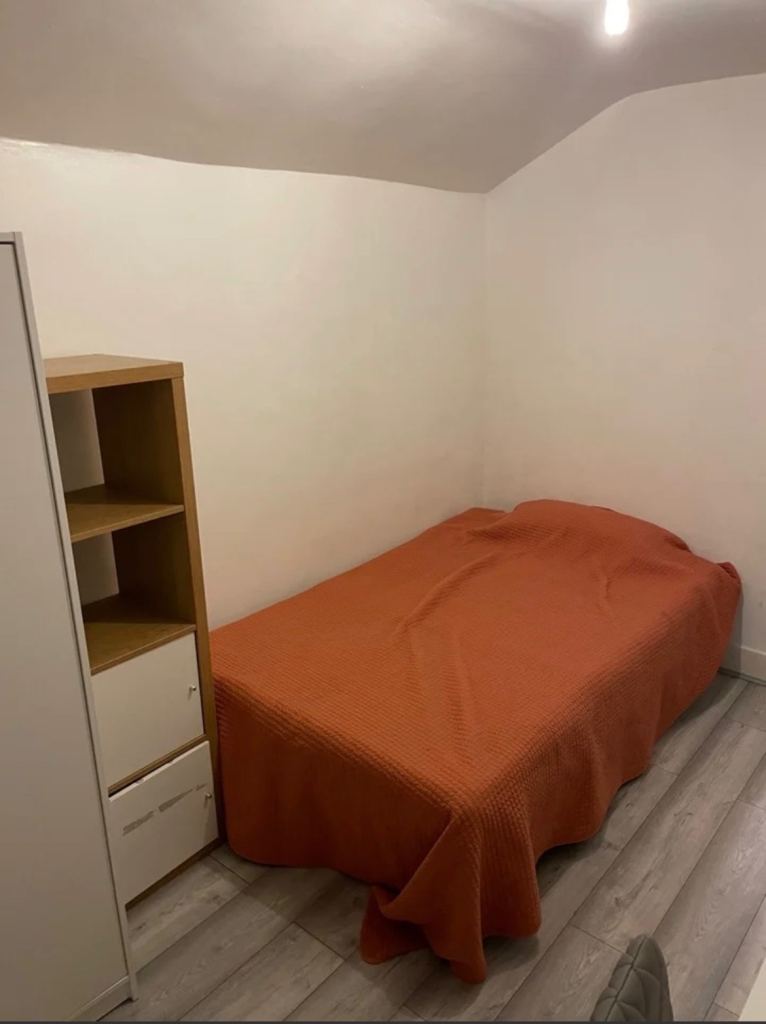 Double Room in a Shared House, Bungalow Road, SE25