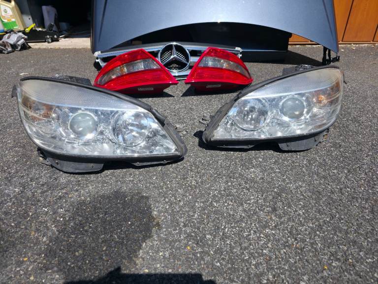 🚗 Mercedes W204 C-Class (2010) – Front & Rear Lights – Clean Condition