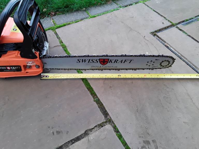 Chainsaw with 20 inch bar in very good condition 