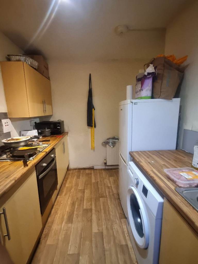 Double room available to share