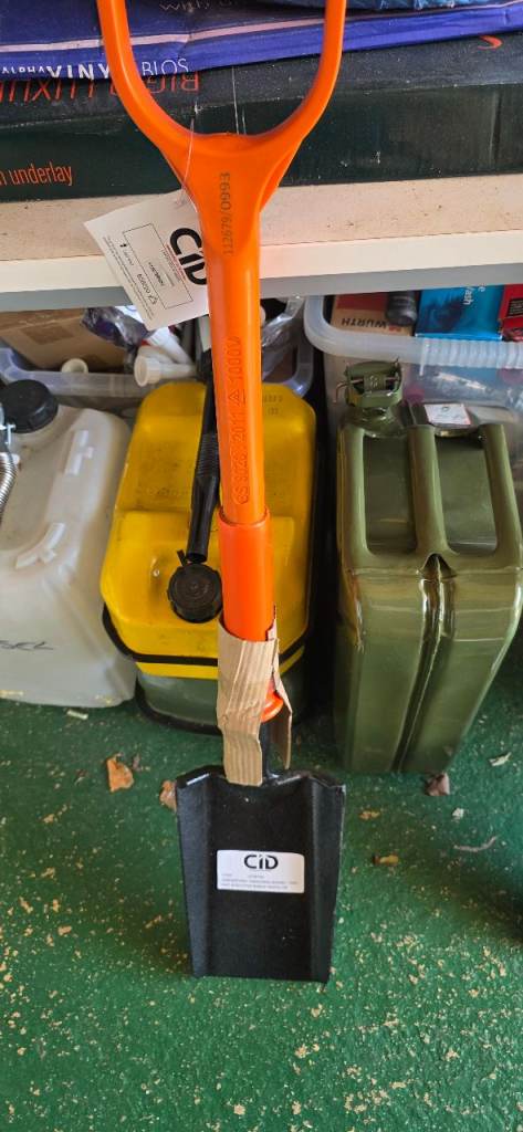 Insulated trenching & cable laying shovels. 