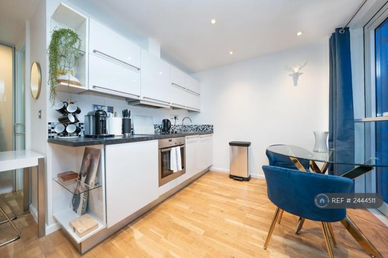 1 bedroom flat in Ability Place, London, E14 (1 bed) (#2444511)