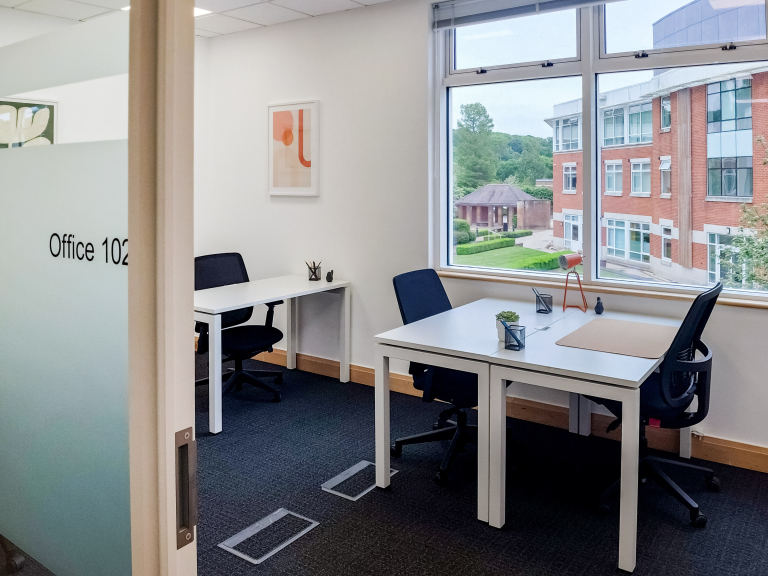 Gerrards Cross - SL9 0BG \ Fully Furnished Small Office for Rent, Ready to Use
