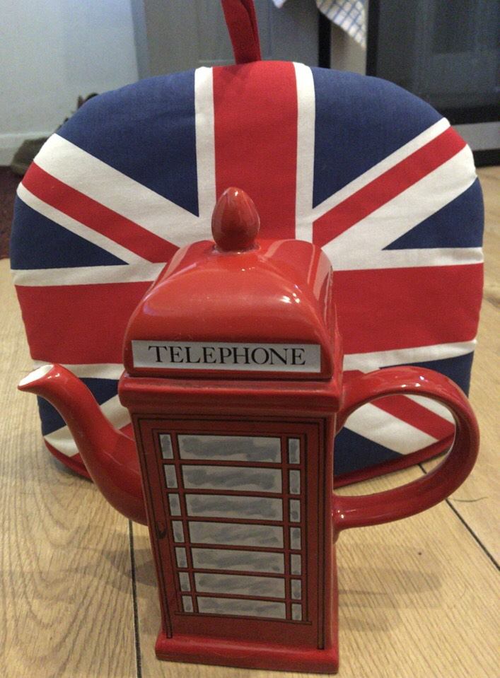 Tea pot & cosy