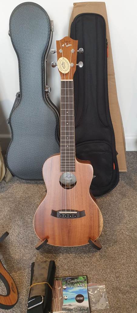 Concert electro ukuele Tanglewood Java TUJ2 CE Cutaway with hard and soft cases, upgraded strings