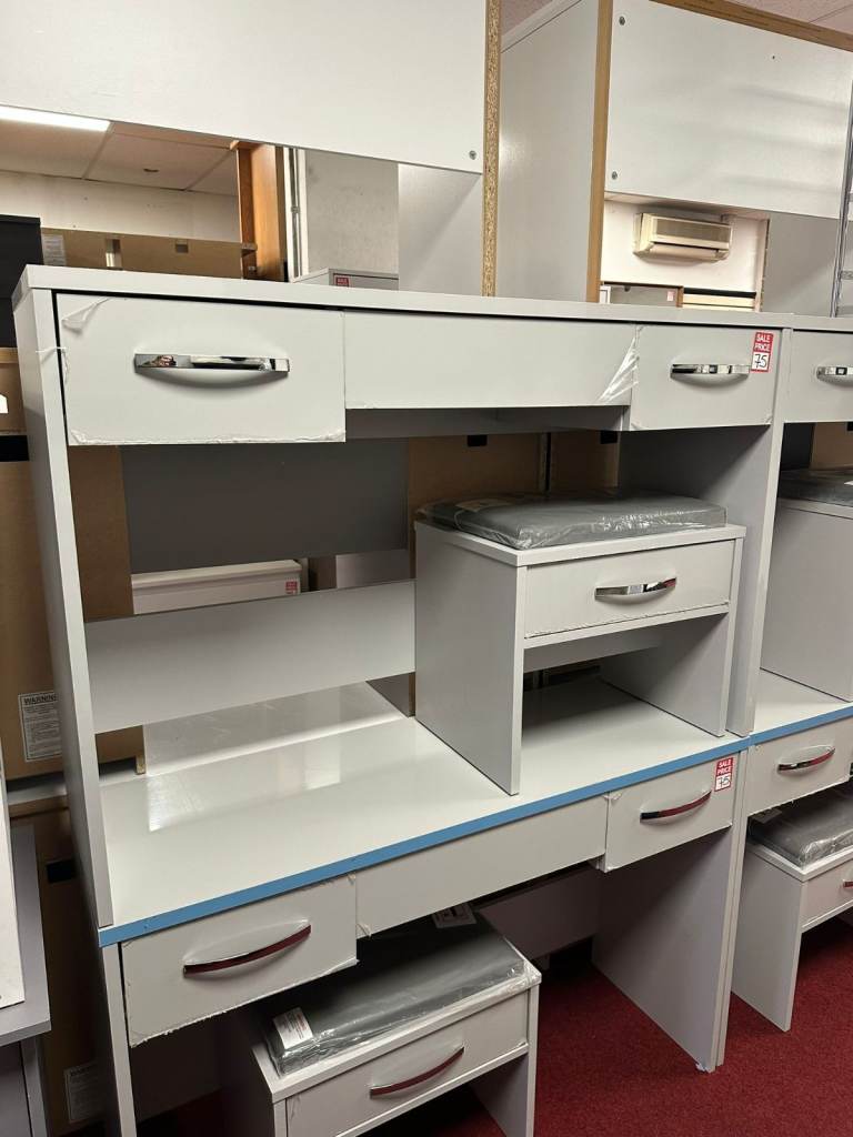 Hallingford Dressing Table With Stool - Grey