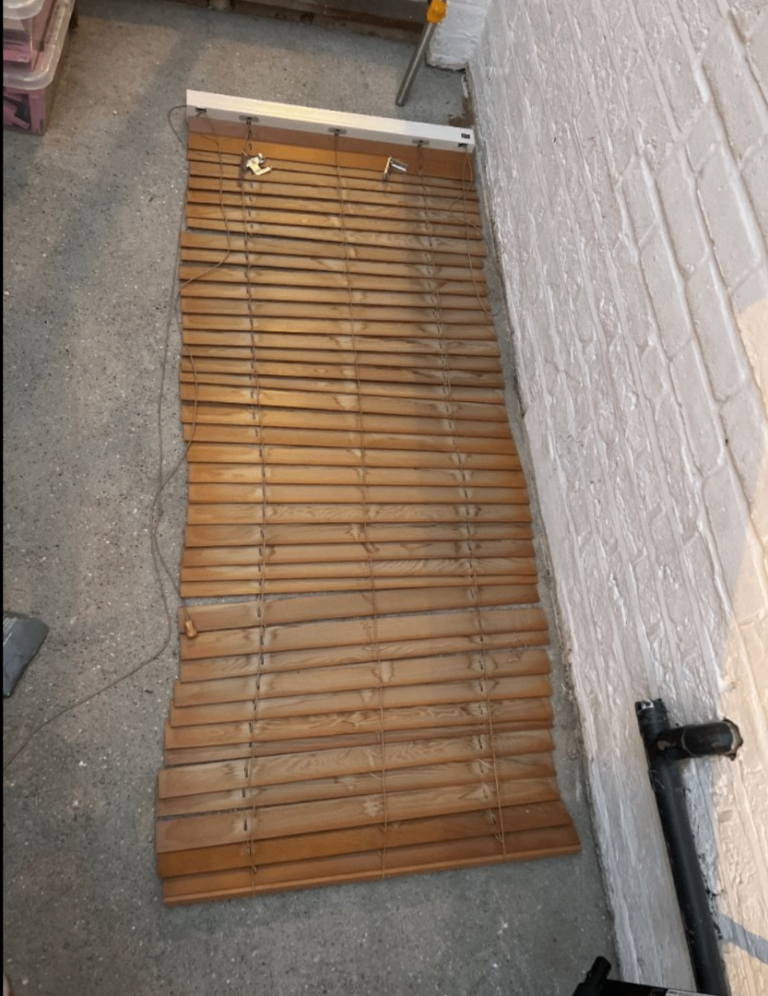 FREE Two long drop venetian blinds - still available 