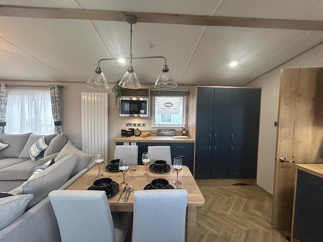 ABI 2 BEDROOMS LUXURY LODGE FOR SALE IN LANCASHIRE, THORNTON-CLEVELEYS