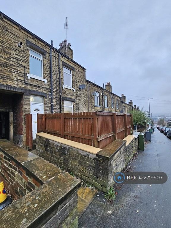 2 bedroom house in Newsome Road, Huddersfield, HD4 (2 bed) (#2719607)
