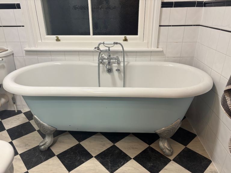 Roll top bath  (acryllic) and taps/handheld shower 