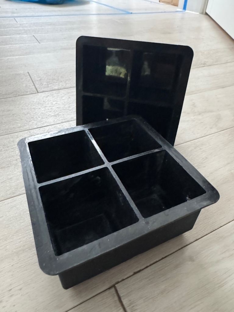 Silicone ice cube trays 
