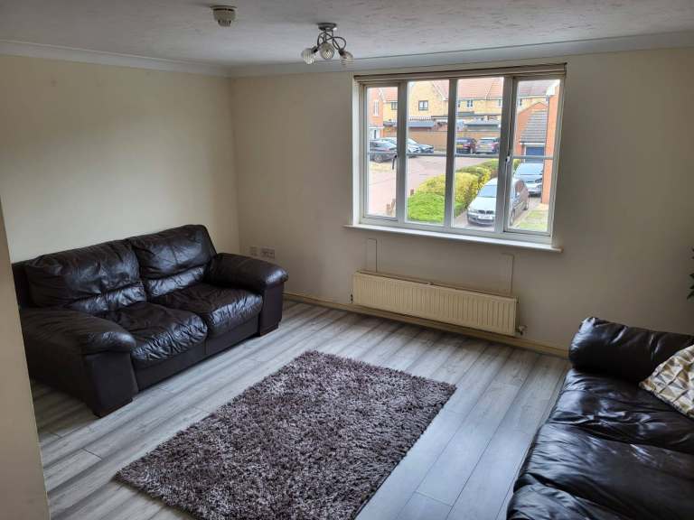 A Very nice 4 bedroom *3 Bath* with Garage house on Pearcy close RM3