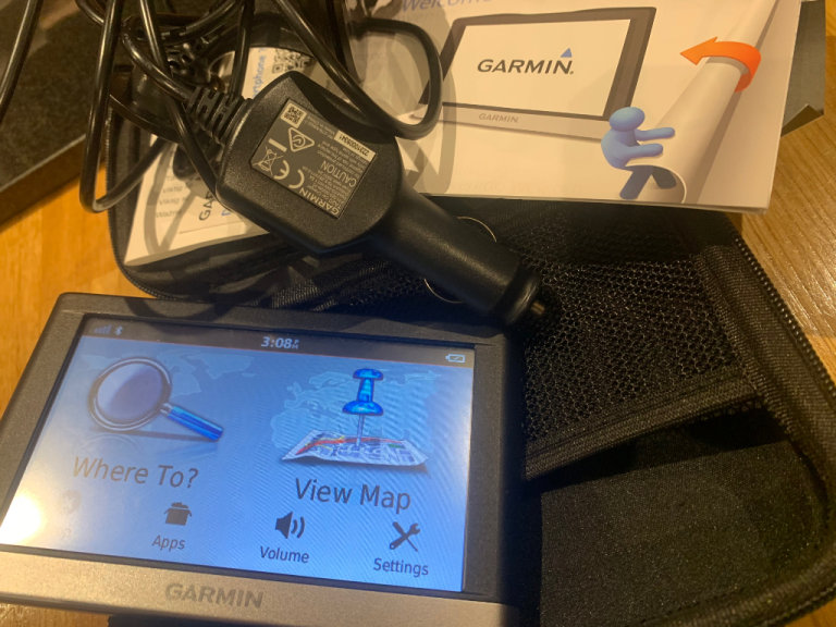 Garmin nuvi sat nav complete with car charger & case 