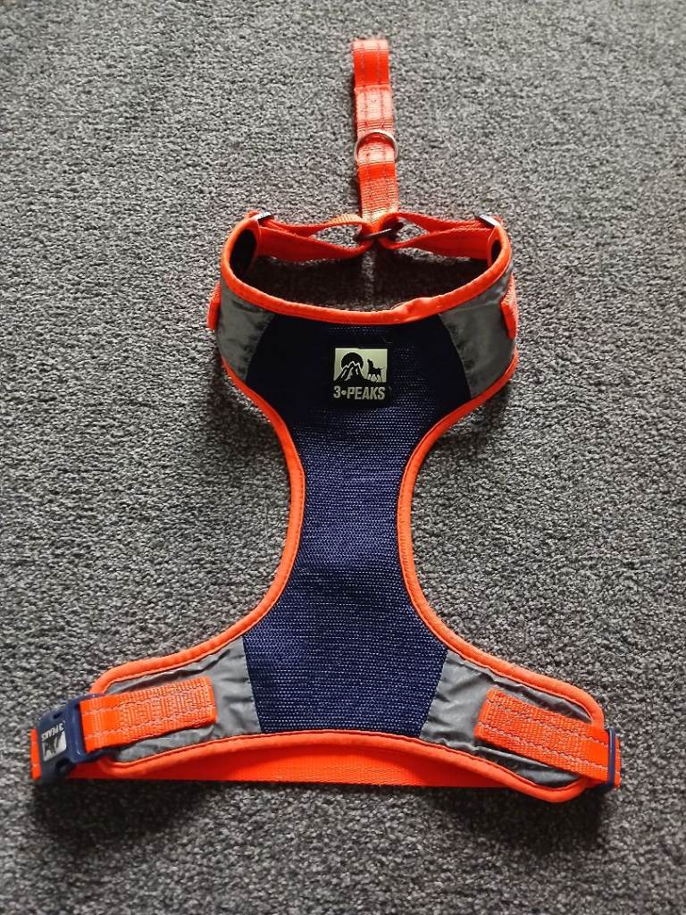 3 Peaks Dog Harness Adjustable Orange Reflective Size Medium Excellent Condition