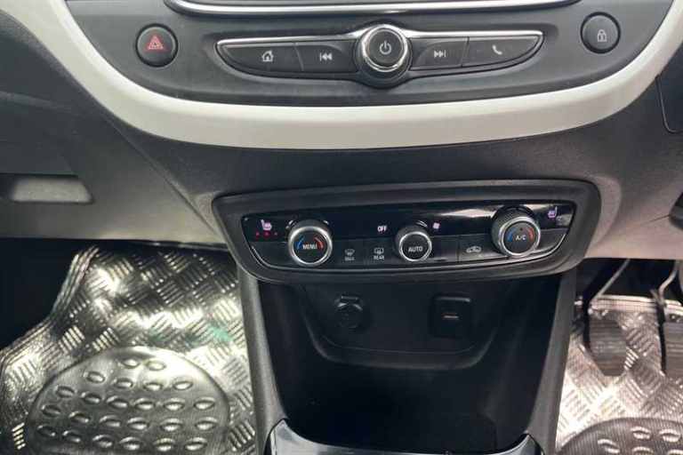 2021 Vauxhall Crossland 1.2i (83 PS) Griffin 5 Door Petrol SUV *** 1 Private Owner from New ***  ...