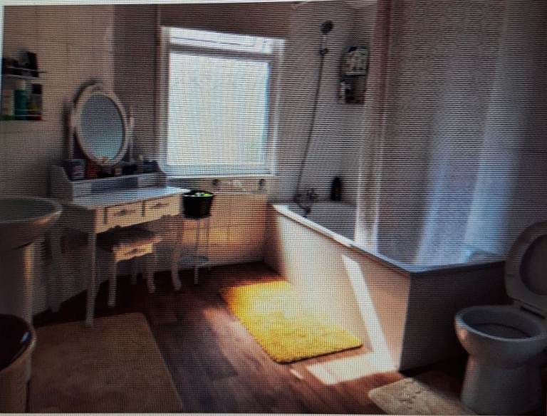 Double Furnished Room in Edmonton Green Area For professional Males