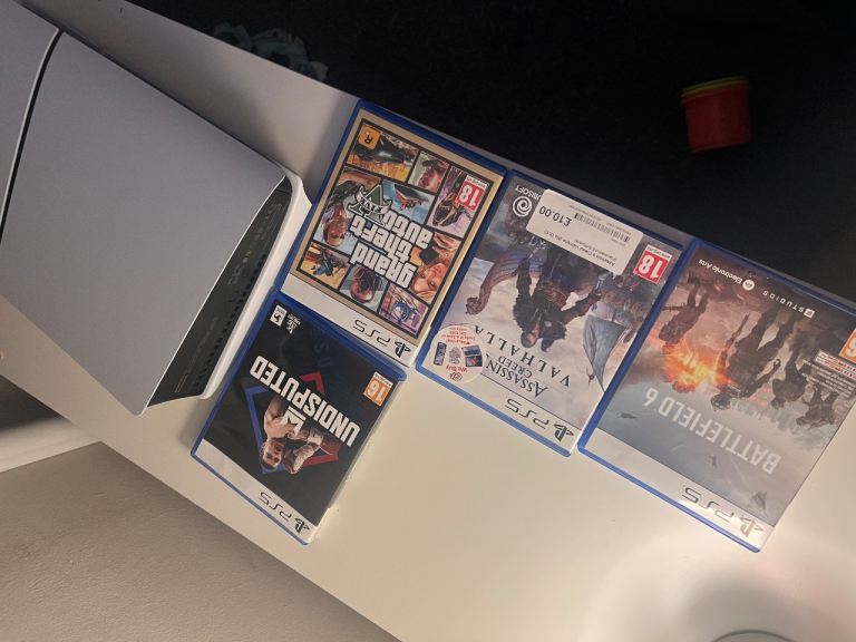 PlayStation 5 1tb 2 month old 380Ono 