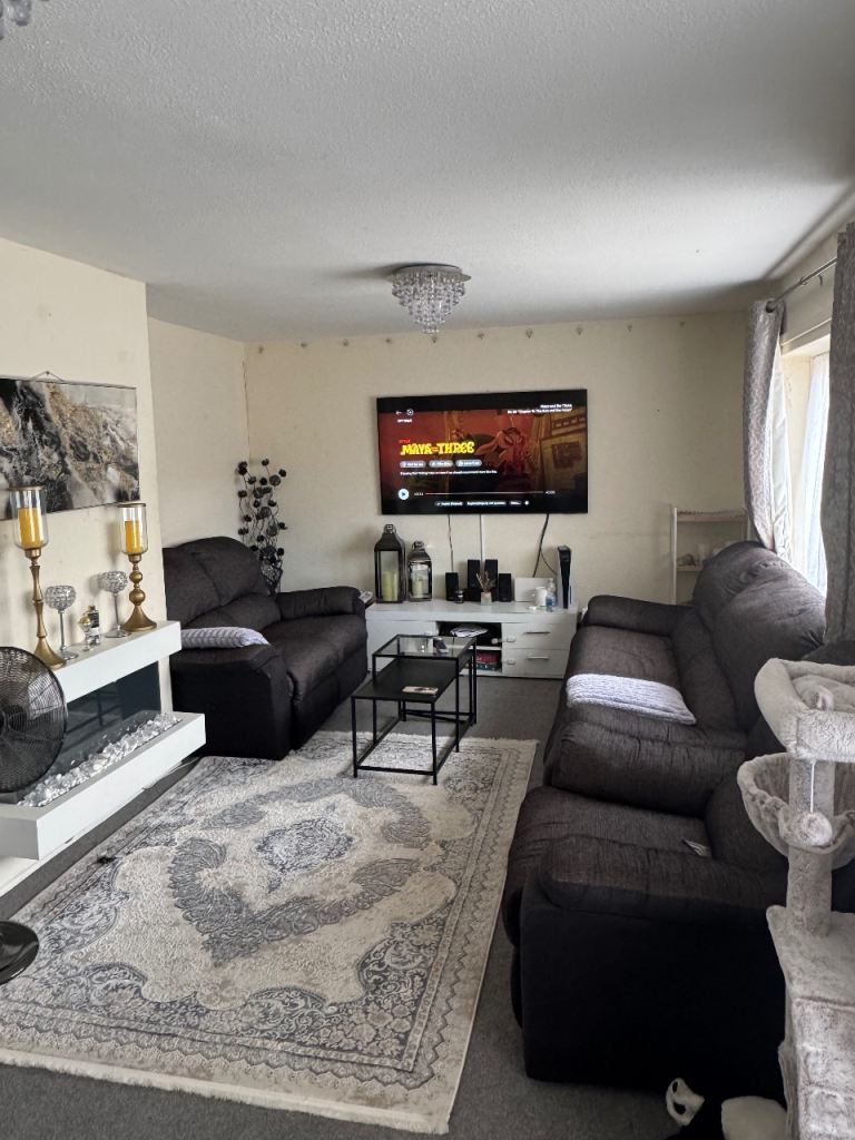 2 bedroom spacious flat . Want to move birmingham or coventry