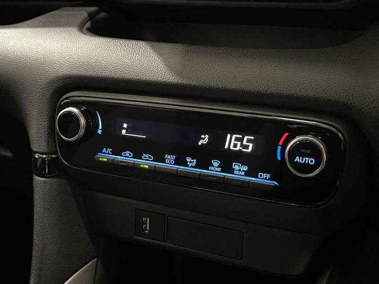 2022 Toyota Yaris 1.5 VVT-h Design Hatchback 5dr Petrol Hybrid E-CVT Euro 6 (s/s) (116 ps) Hatchb...